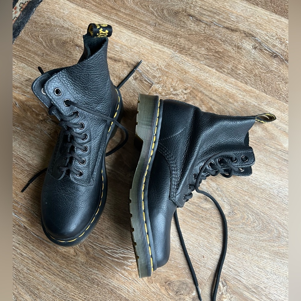Size 7 Doc Martens (women’s) - Picture 1 of 6